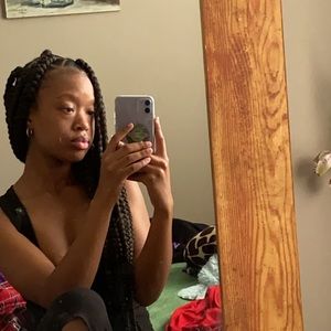 Meet your Posher, Kayla